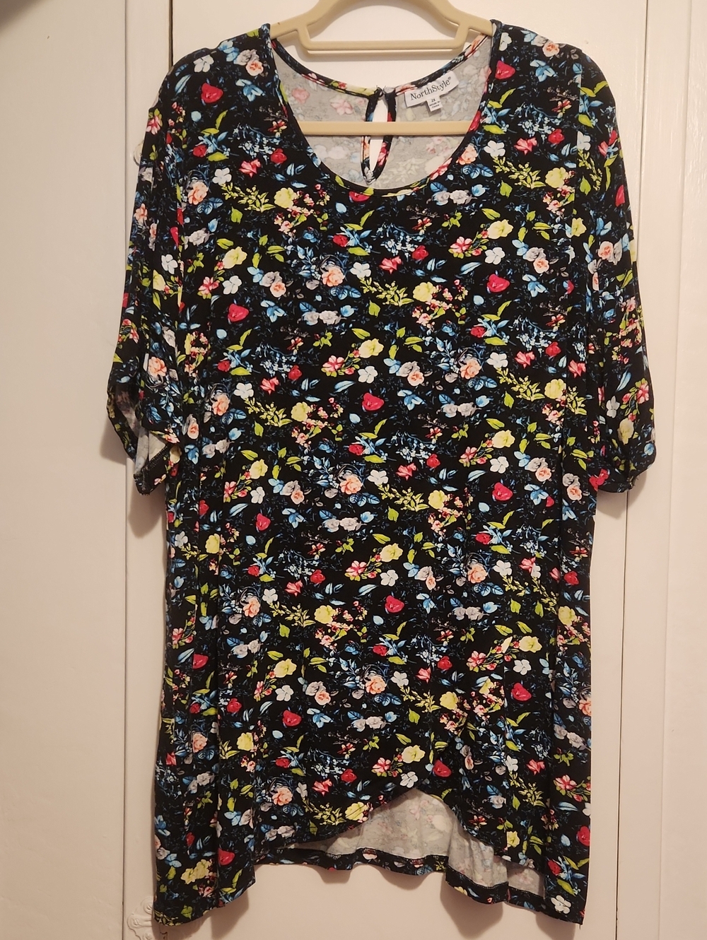 🔥NorthStyle Black Floral Scoop-Neck Tunic with Multicolor Blooms